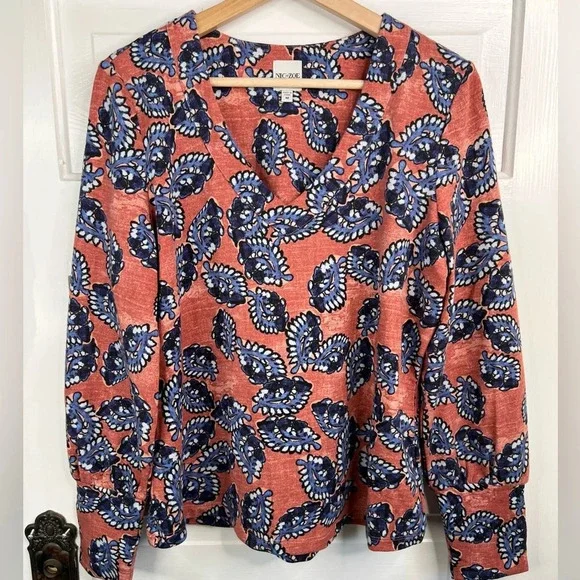 Nic + Zoe Women's Amber Blued Floral V-Neck Blouse Casual Long Sleeve Top Size M - Picture 3 of 10
